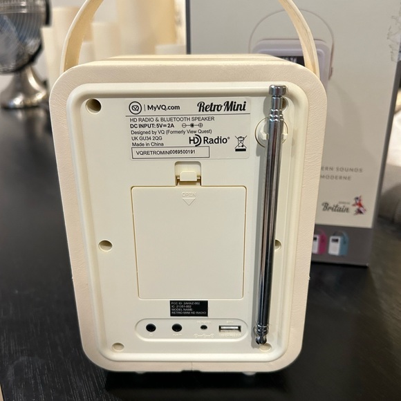 Retro Style MyVQ Retro Mini Bluetooth Speaker FM Radio Cream HTF in Box Portable - Picture 7 of 11